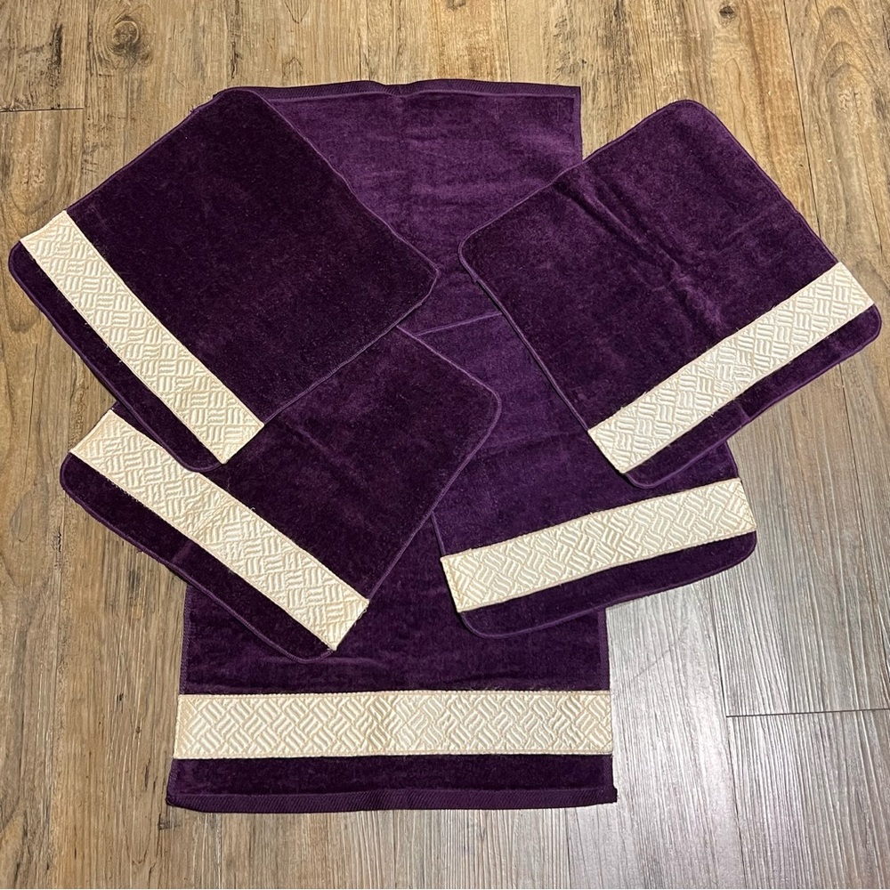 Vintage The Avanti Look Lux Collection Purple Hand Towel/ Washcloth Embroidered